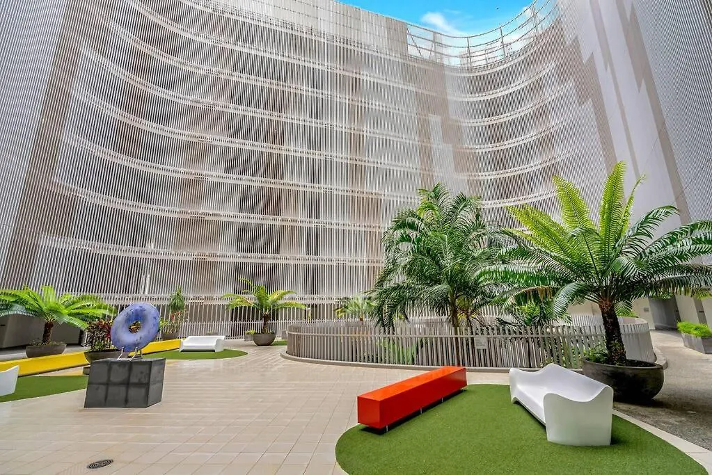 Panoramic Views At Harbour Light On The Waterfront Apartment Cairns