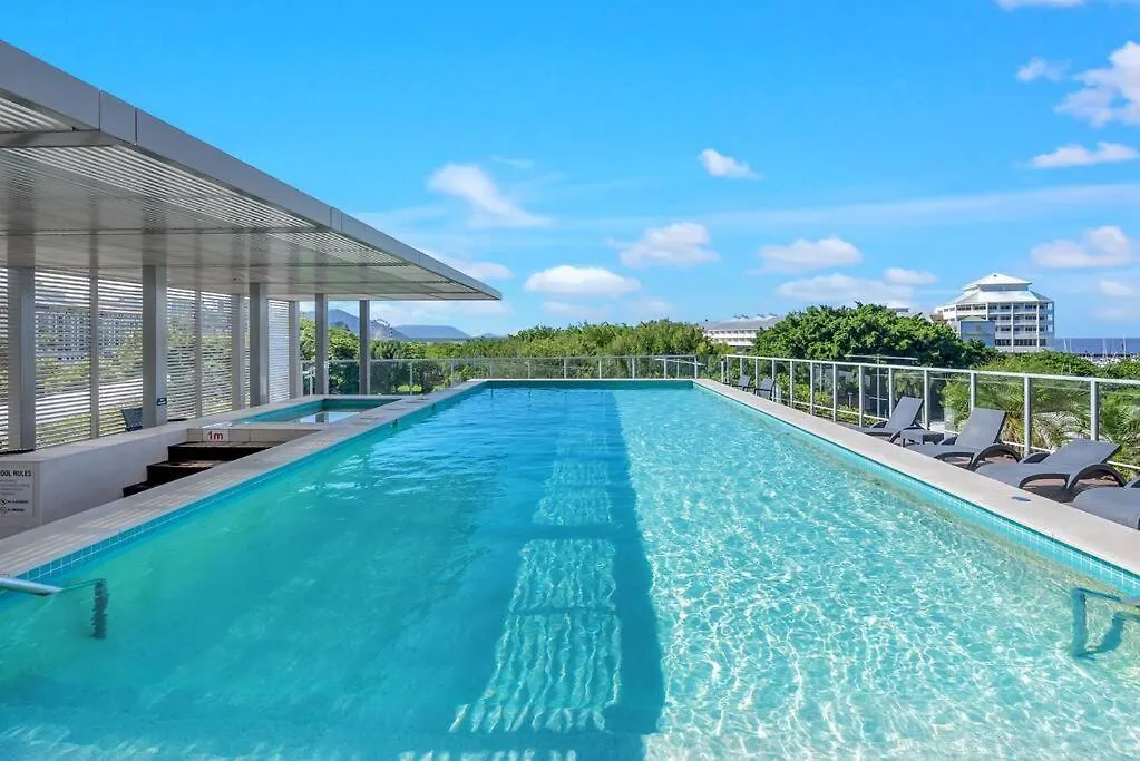 Panoramic Views At Harbour Light On The Waterfront Apartment Cairns